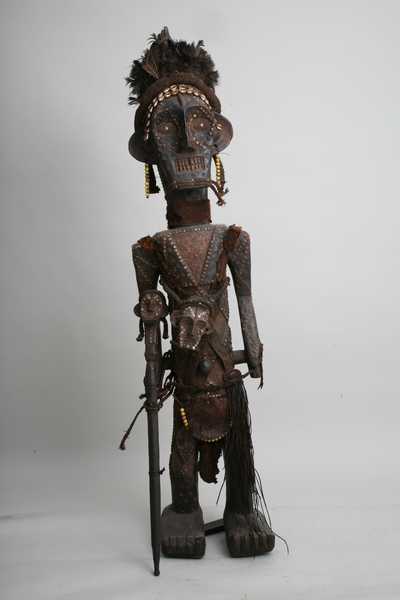 Ngata(statue), d`afrique : Rép.démoncratique du Congo., statuette Ngata(statue), masque ancien africain Ngata(statue), art du Rép.démoncratique du Congo. - Art Africain, collection privées Belgique. Statue africaine de la tribu des Ngata(statue), provenant du Rép.démoncratique du Congo., 972 Une des trois statues de circoncision h.128cm.Celle-çi est exposée à l